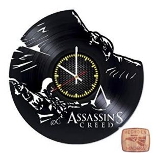 Reloj Assassins Creed con cuervo  0154