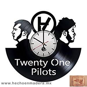 Reloj Twenty One Pilots de espaldas 1223