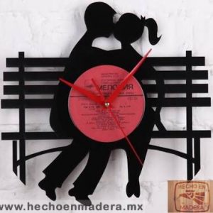 Reloj Amor Pareja en Banca 1340